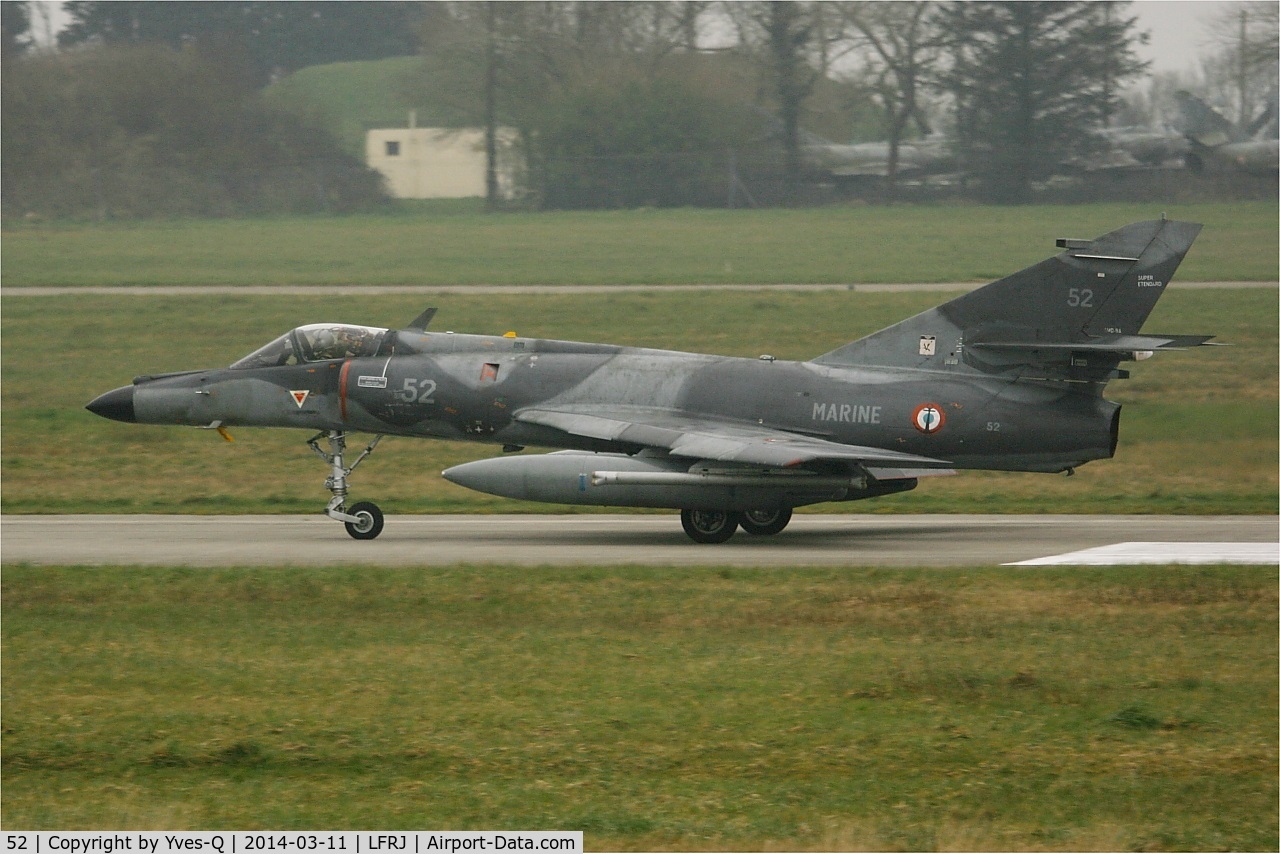 52, Dassault Super Etendard C/N 52, Dassault Super Etendard M, Take-off run rwy 08, Landivisiau Naval Air Base (LFRJ)
