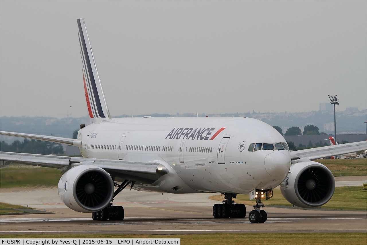 F-GSPK, 2000 Boeing 777-228/ER C/N 29010, Boeing 777-228 (ER), Lining up rwy 08, Paris-Orly airport (LFPO-ORY)