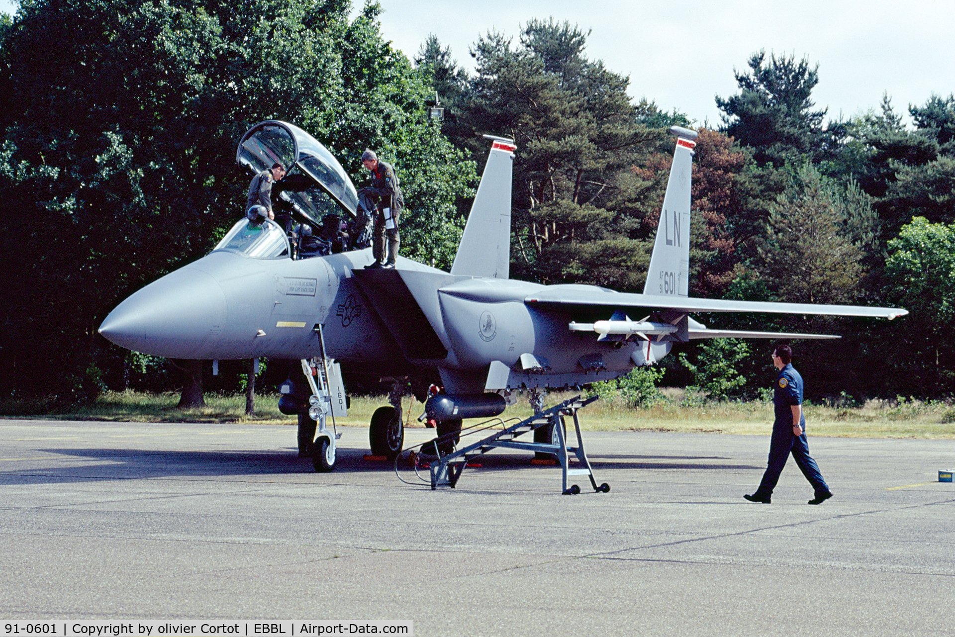 91-0601, 1991 McDonnell Douglas F-15E Strike Eagle C/N 1244/E202, preparing fot the next mission, tigermeet 2001