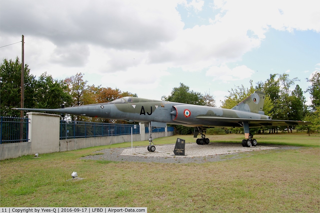 11, Dassault Mirage IVP C/N 11, Dassault Mirage IVP, Preserved at Bordeaux-Mérignac Air Base 106 (LFBD-BOD)