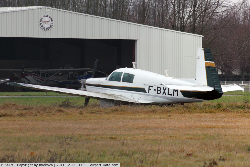 F-BXLM, Mooney M-20E Chapparal C/N 21-1177, Parked