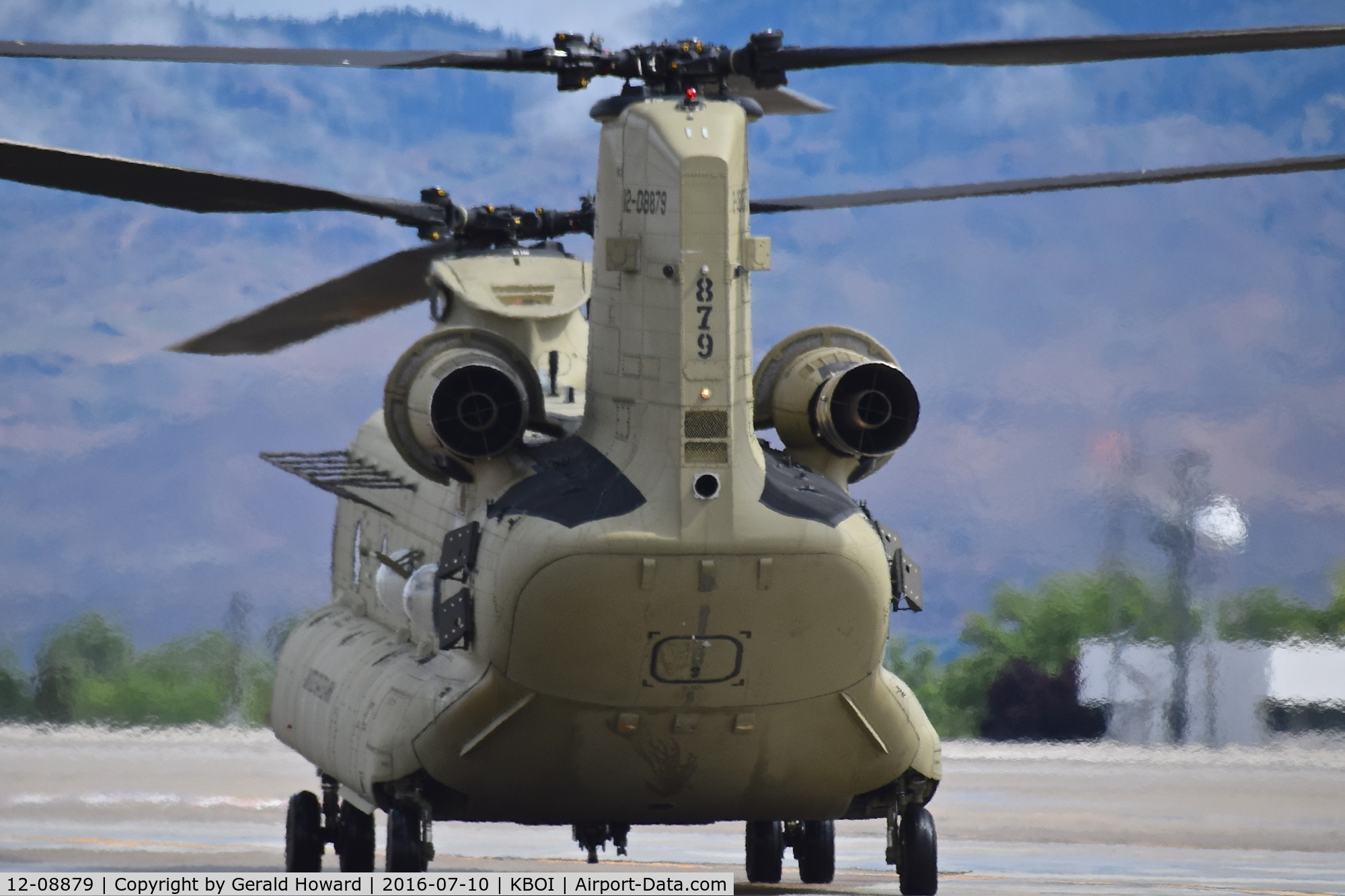 12-08879, 2012 Boeing CH-47F Chinook C/N M.8879, Awaiting clearance for RWY 28L.