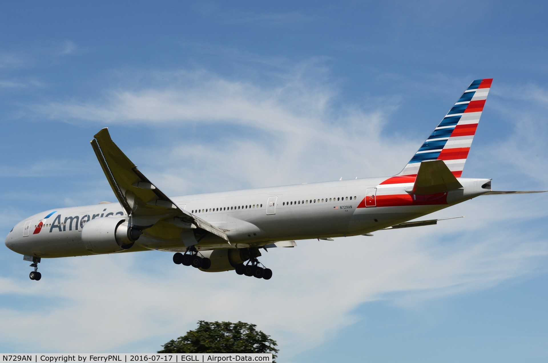 N729AN, 2014 Boeing 777-323/ER C/N 33127, American B773 landing.
