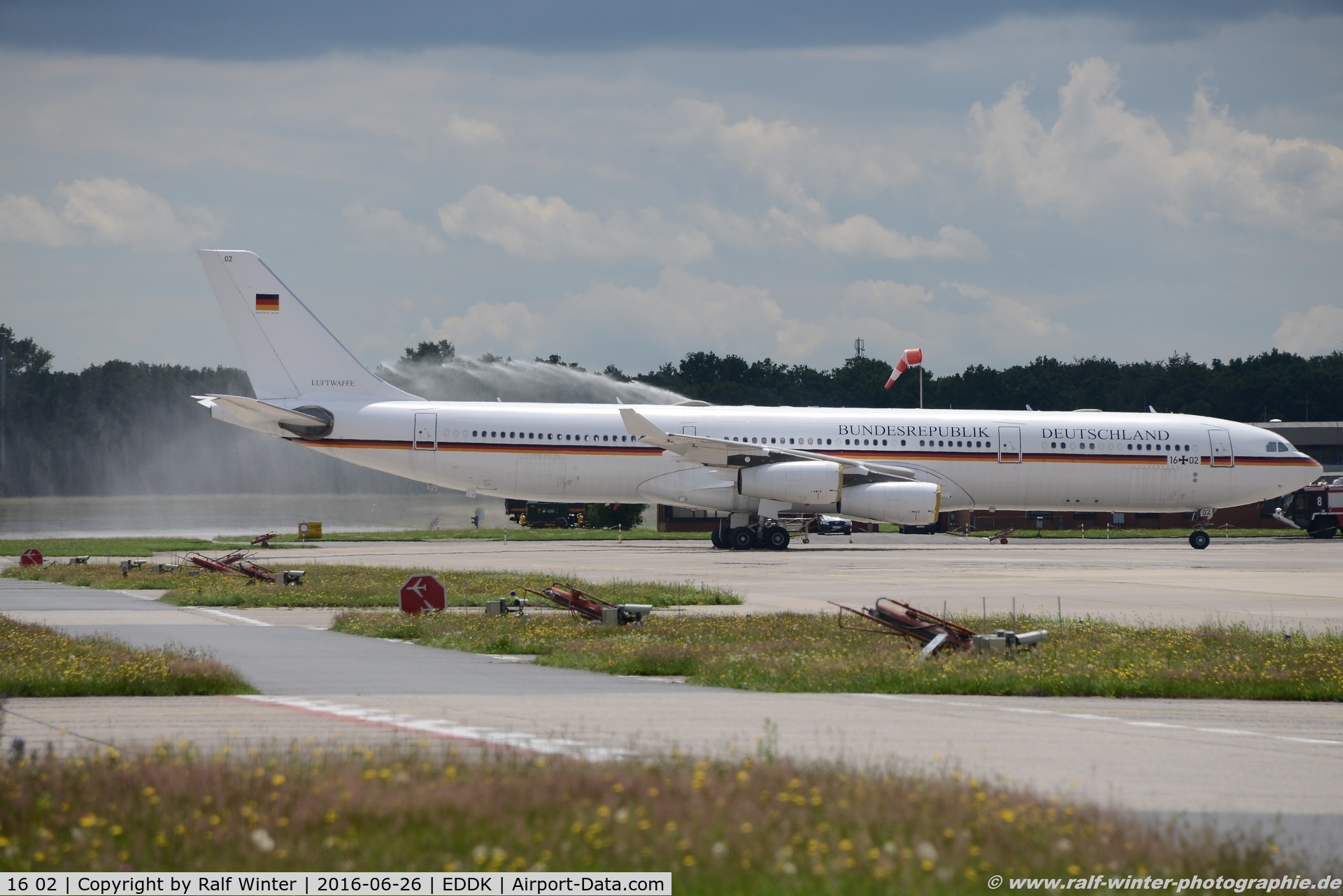 16 02, 2000 Airbus A340-313X C/N 355, Airbus A340-313 - GAF German Air Force - 355 - 16+02 - 26.06.2016 - CGN