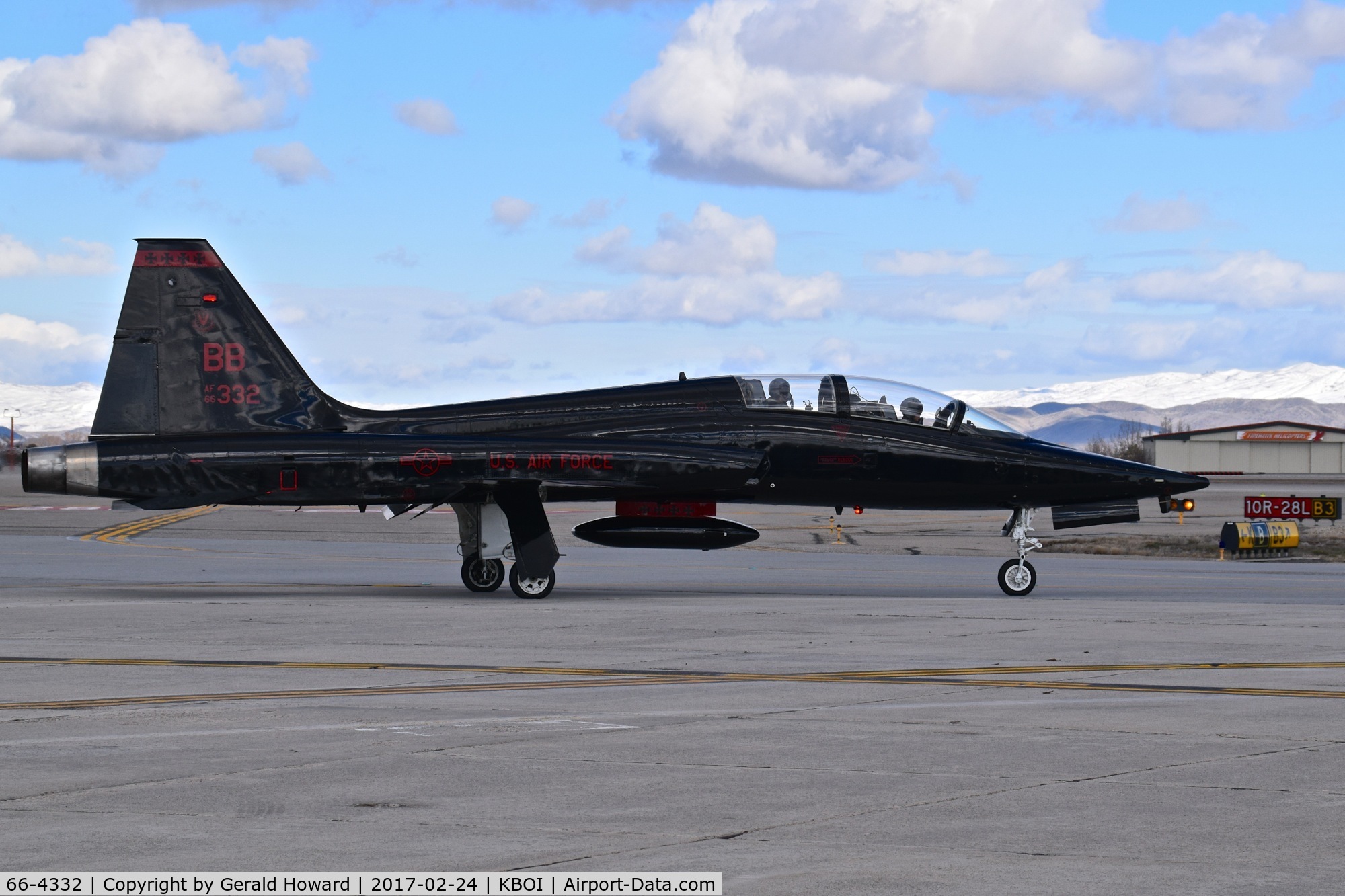 66-4332, 1966 Northrop T-38A Talon C/N N.5908, Taxiing on Bravo. 9th Recon Wing, Beale AFB, CA. These black T-38s are hard to photograph.