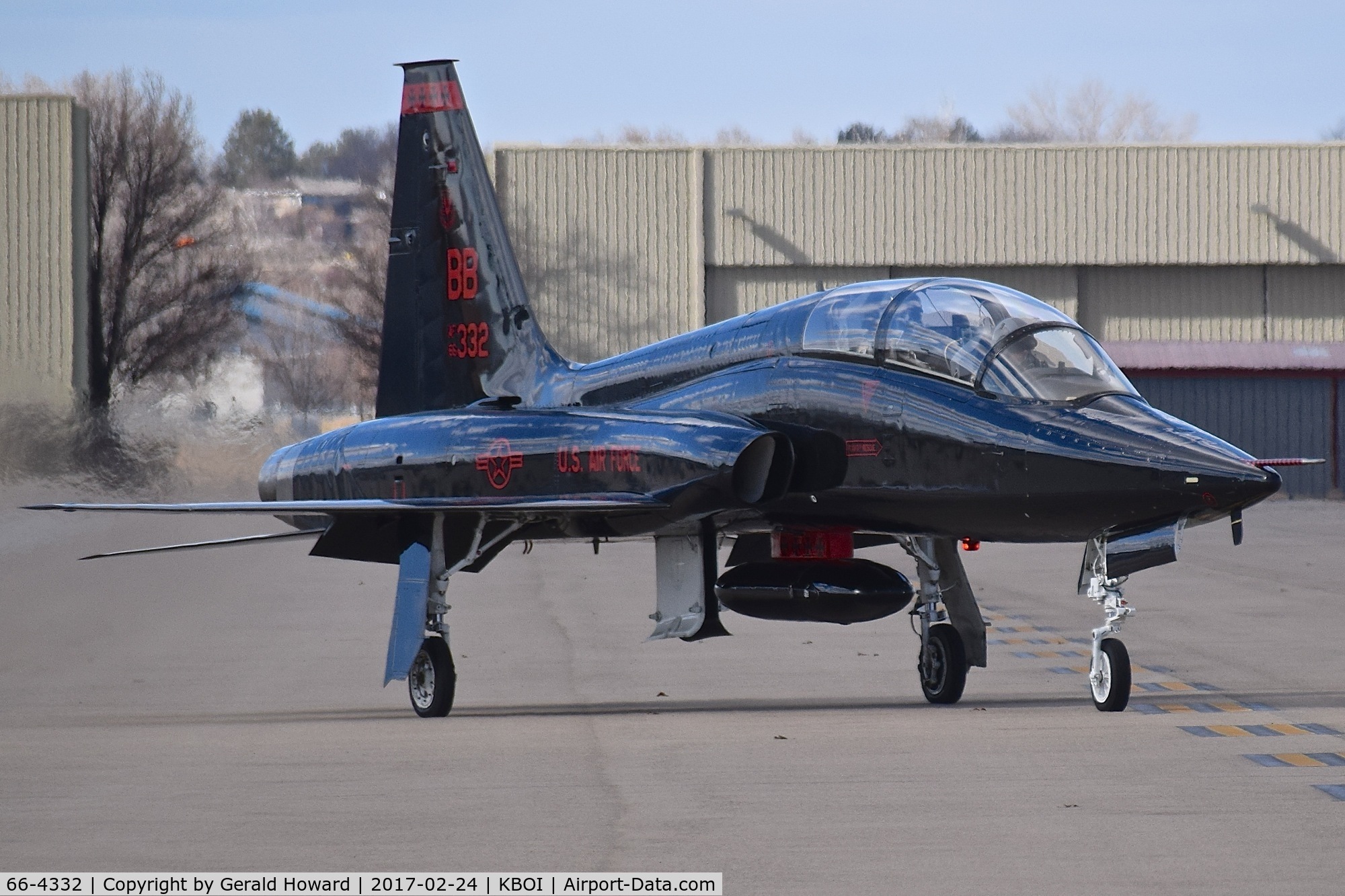 66-4332, 1966 Northrop T-38A Talon C/N N.5908, Leaving the ramp for RWY 28L. 9th Recon Wing, Beale AFB, CA.