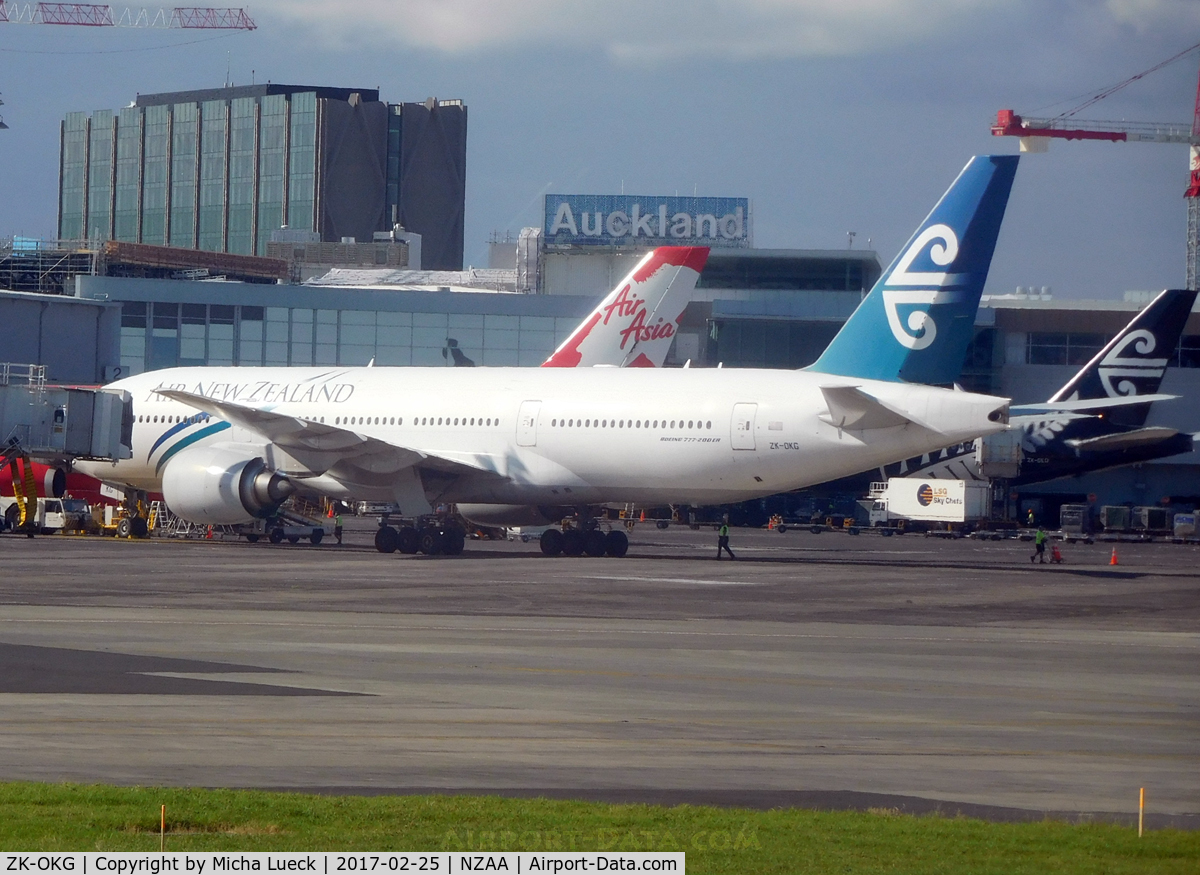 ZK-OKG, 2006 Boeing 777-219 C/N 29403, At Auckland