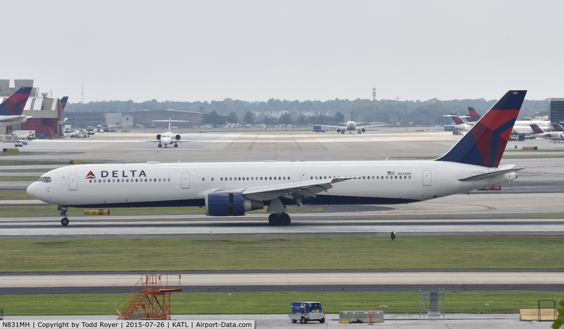 N831MH, 2000 Boeing 767-432/ER C/N 29702, Arriving at Atlanta