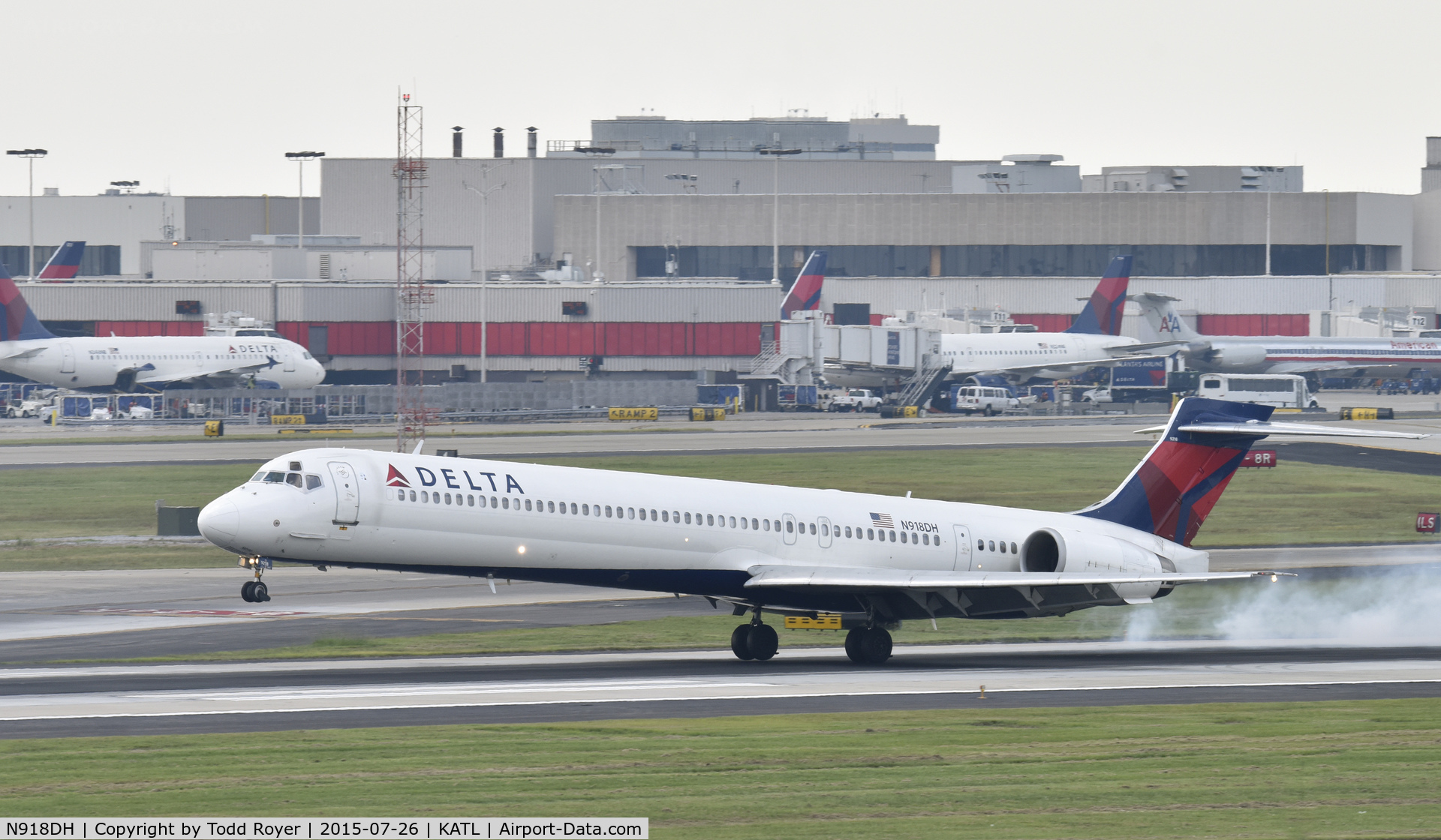 N918DH, McDonnell Douglas MD-90-30 C/N 53553, Arriving at Atlanta