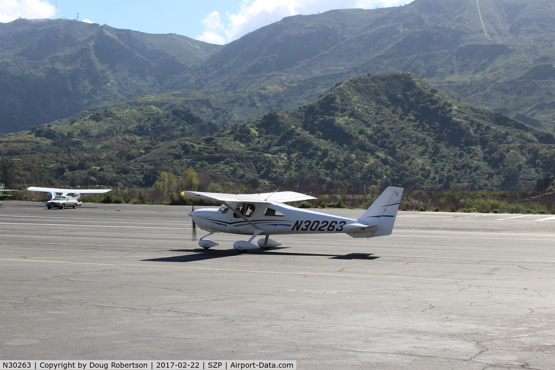 N30263, Cessna 162 Skycatcher C/N 16200092, 2011 Cessna 162 SKYCATCHER LSA, Continental O-200D lightweight 100 Hp, taxi back