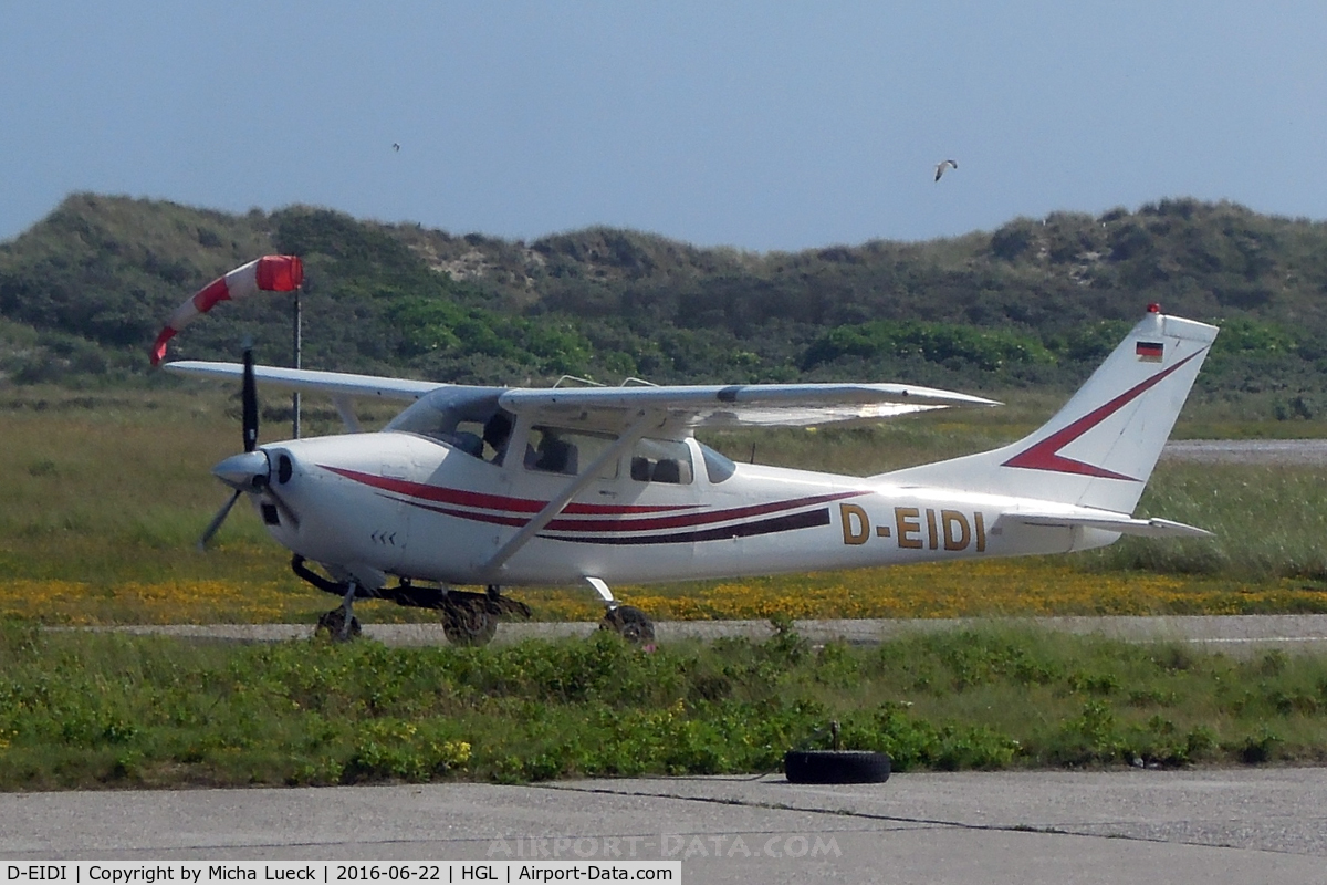 D-EIDI, Cessna 182F Skylane Skylane C/N 18254782, At Helgoland Düne