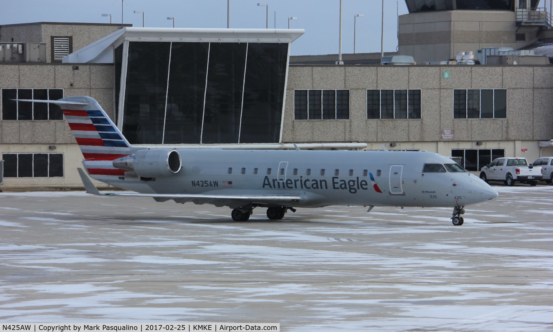 N425AW, 2002 Bombardier CRJ-200LR (CL-600-2B19) C/N 7663, CL-600-2B19
