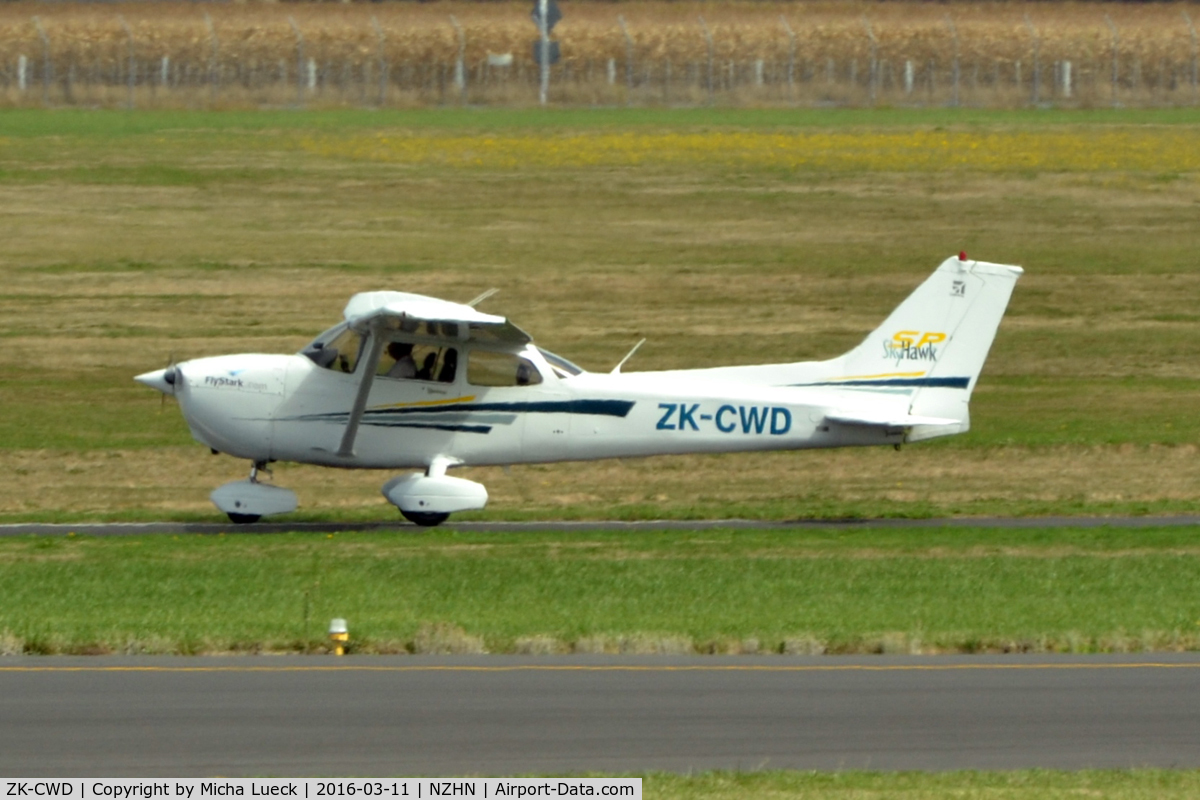 ZK-CWD, 2002 Cessna 172S C/N 172S9039, At Hamilton