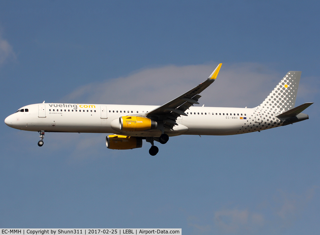 EC-MMH, 2016 Airbus A321-231 C/N 7152, Landing rwy 25R