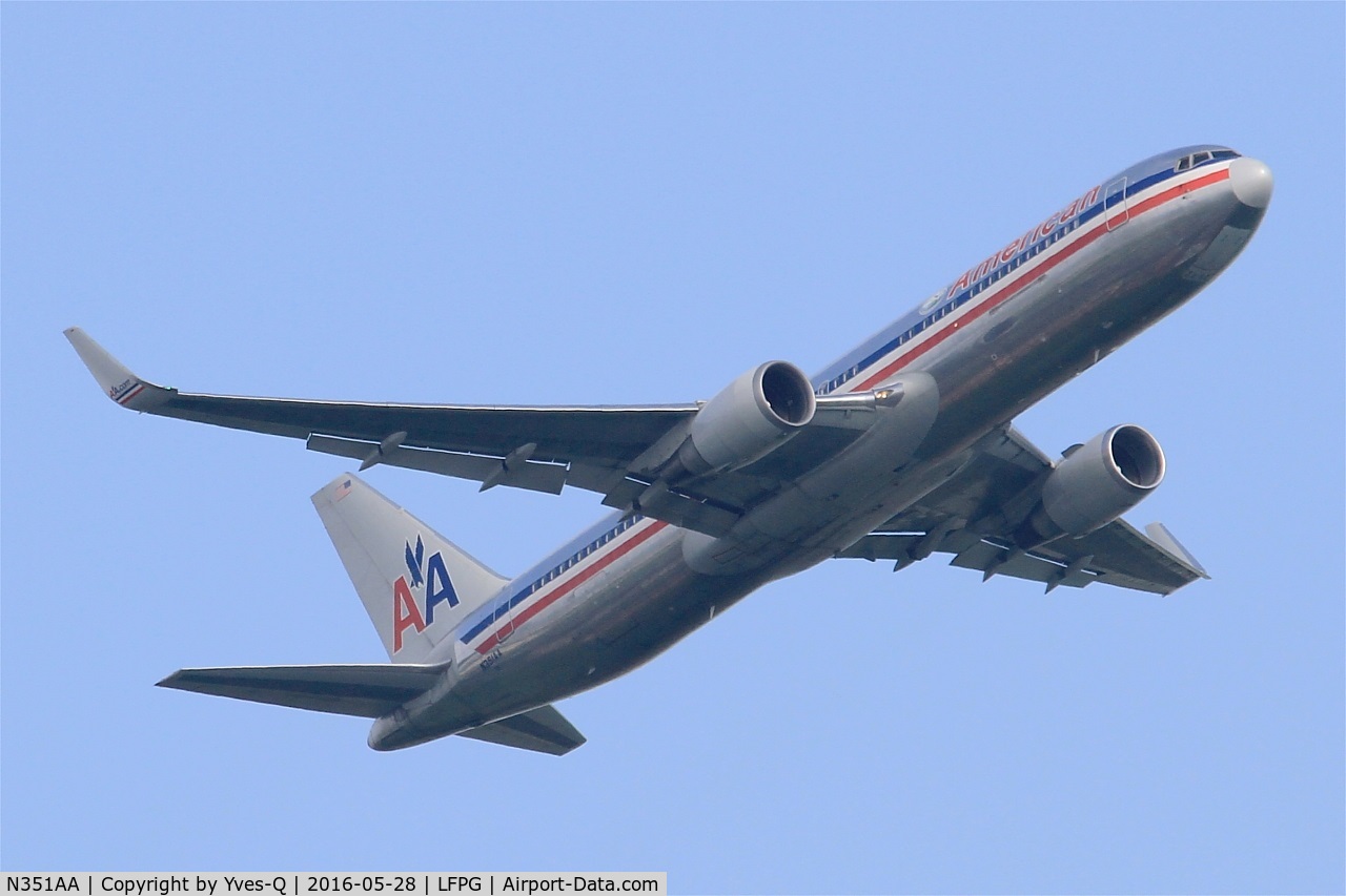N351AA, 1988 Boeing 767-323 C/N 24032, Boeing 767-323, Take off rwy 06R, Roissy Charles De Gaulle airport (LFPG-CDG)