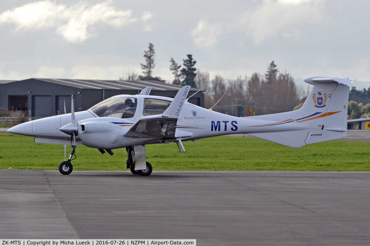 ZK-MTS, Diamond DA-42 Twin Star C/N 42.151, At Palmerston North