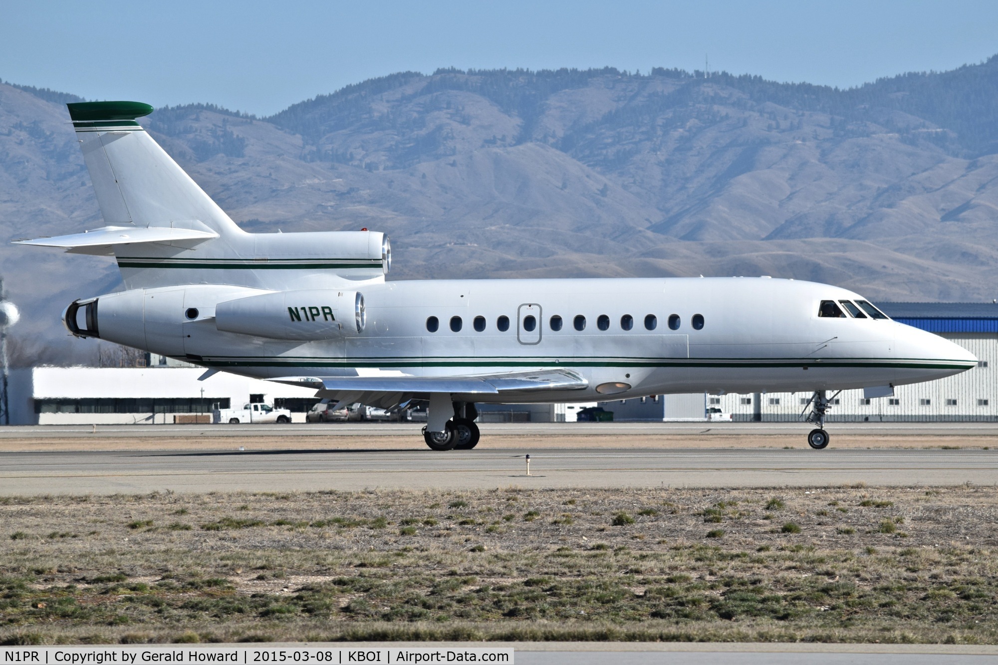 N1PR, 1989 Dassault Falcon 900 C/N 71, Landing roll out on RWY 10R with reverse thruster on tail engine.