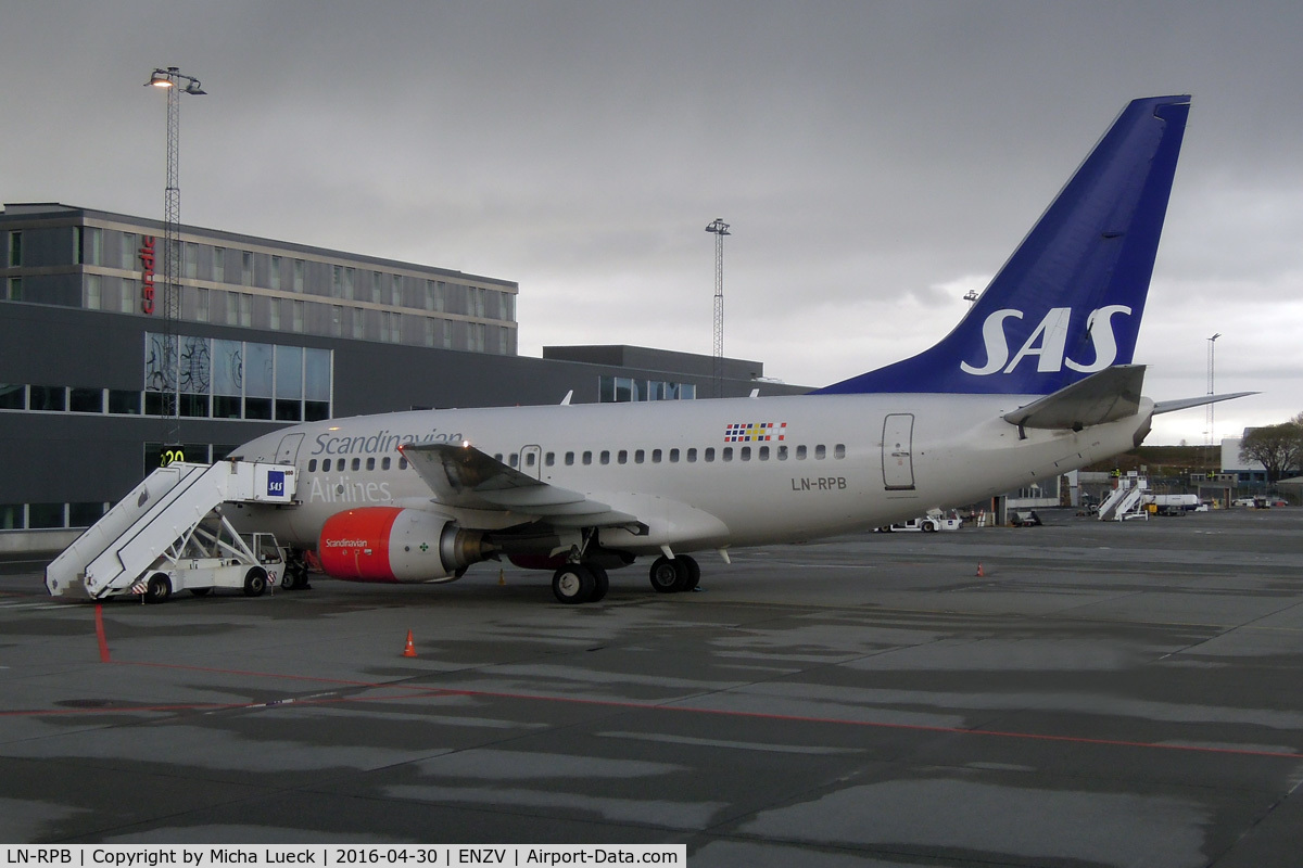 LN-RPB, 1998 Boeing 737-683 C/N 28294, At Sola