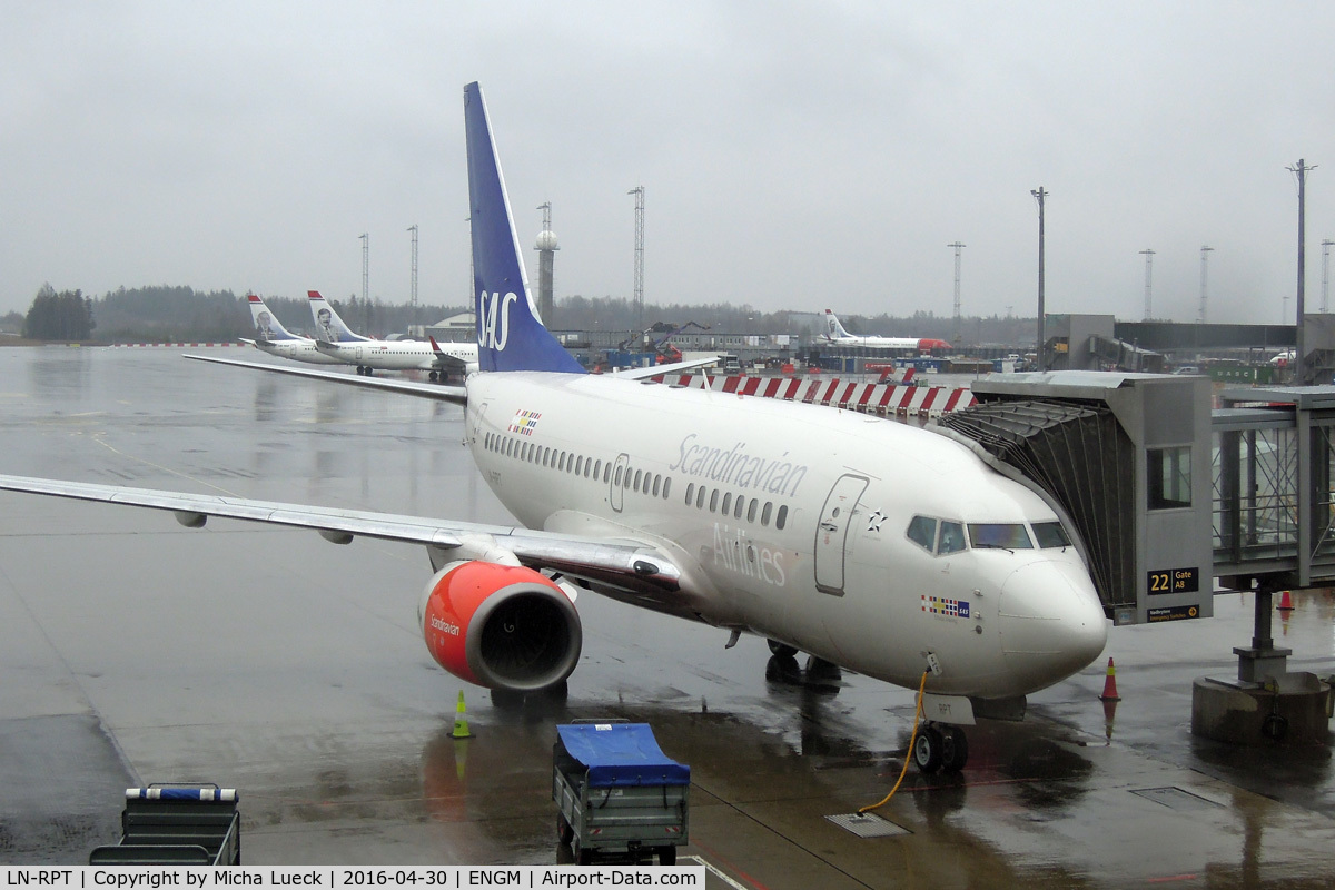 LN-RPT, 1998 Boeing 737-683 C/N 28299, At Oslo