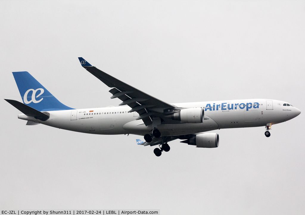EC-JZL, 2007 Airbus A330-202 C/N 814, Landing rwy 07L in new c/s
