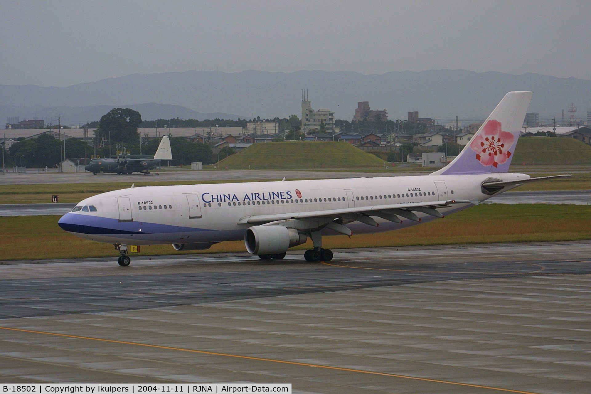 B-18502, 1997 Airbus A300-622R C/N 775, At a rainy Nagoya Komaki airport