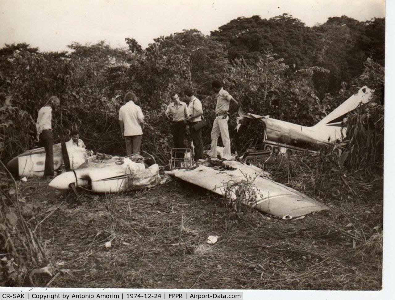 CR-SAK, Piper PA-31 Navajo C/N 31-454, Aircraft crashed FPPR airport 24DEC1974.
