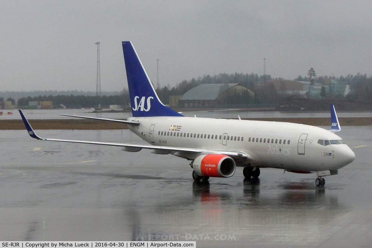 SE-RJR, 2004 Boeing 737-76N C/N 33420, Rainy Oslo