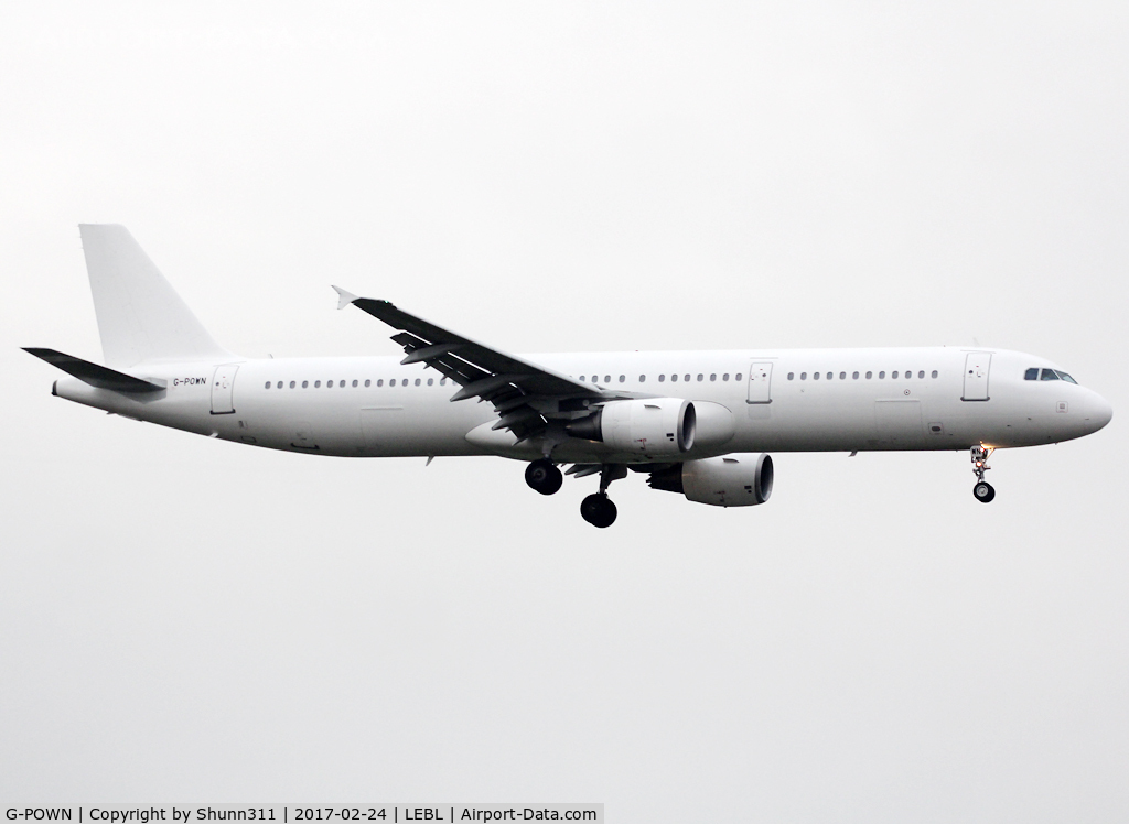 G-POWN, 2009 Airbus A321-211 C/N 3830, Landing rwy 25R in all white c/s without titles