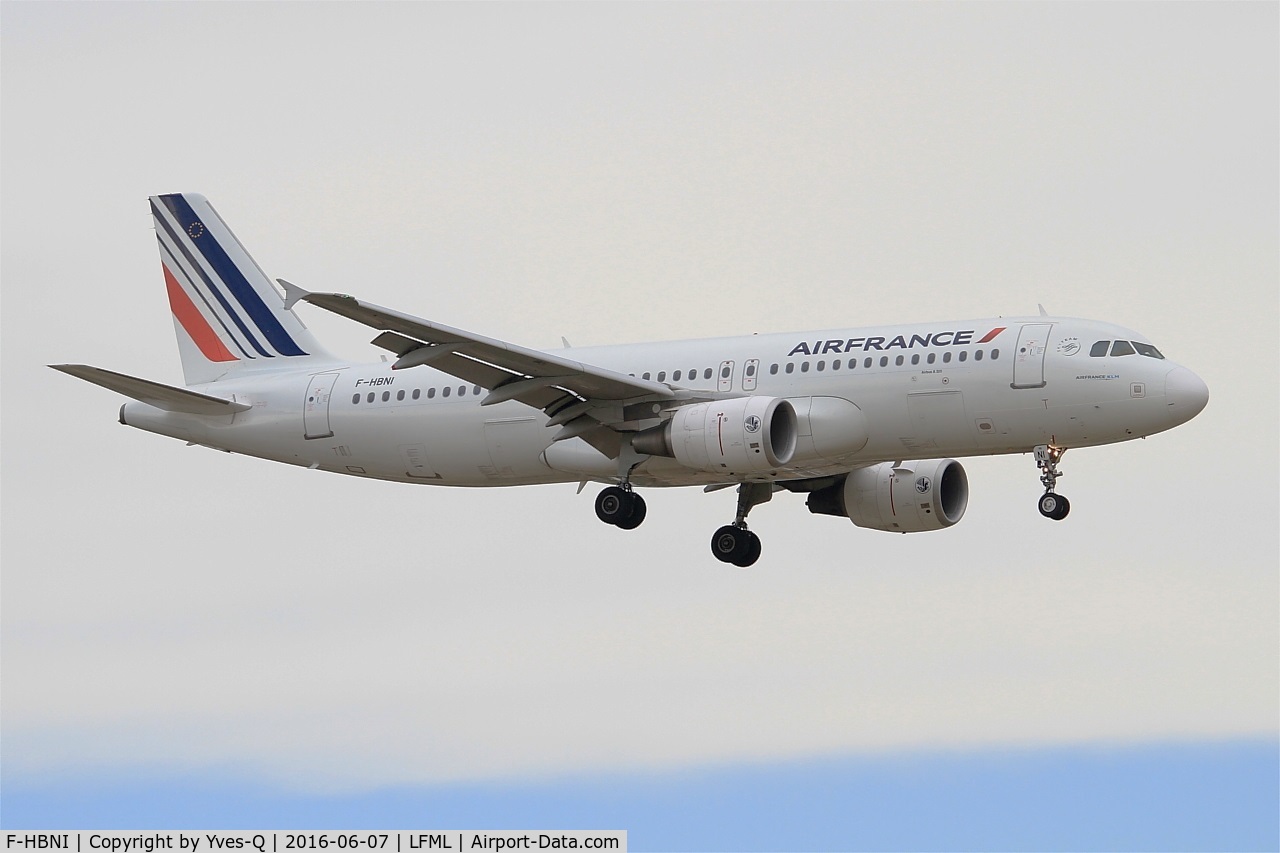 F-HBNI, 2011 Airbus A320-214 C/N 4820, Airbus A320-214, Short approach rwy 31R, Marseille-Provence Airport (LFML-MRS)