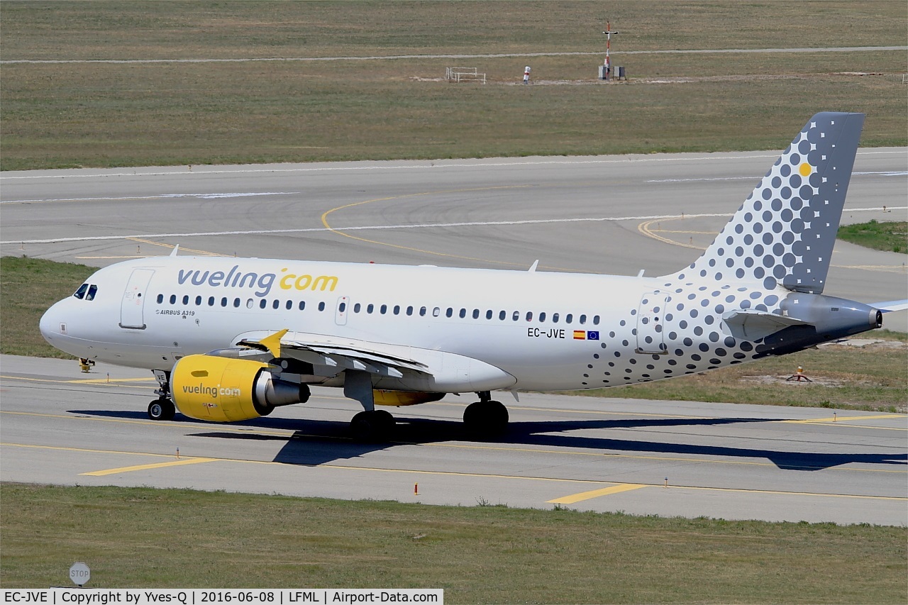 EC-JVE, 2006 Airbus A319-111 C/N 2843, Airbus A319-111, Holding point Rwy 31R, Marseille-Provence Airport (LFML-MRS)