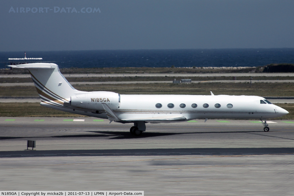 N185GA, 2008 Gulfstream Aerospace GV-SP (G550) C/N 5185, Taxiing