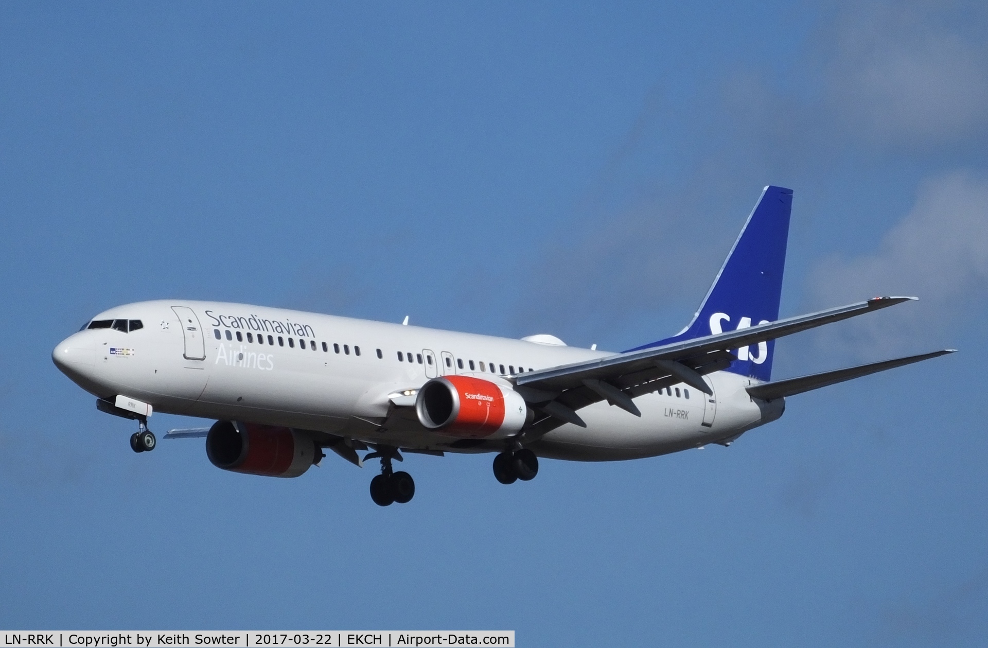 LN-RRK, 2002 Boeing 737-883 C/N 32278, Short finals to land