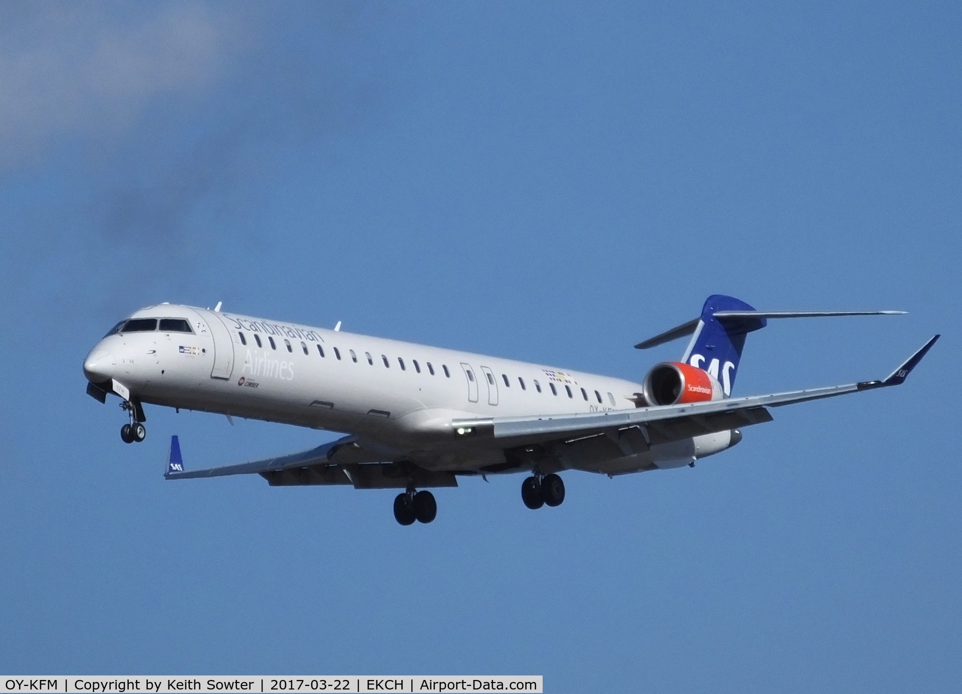 OY-KFM, 2010 Bombardier CRJ-900LR (CL-600-2D24) C/N 15250, Short finals to land