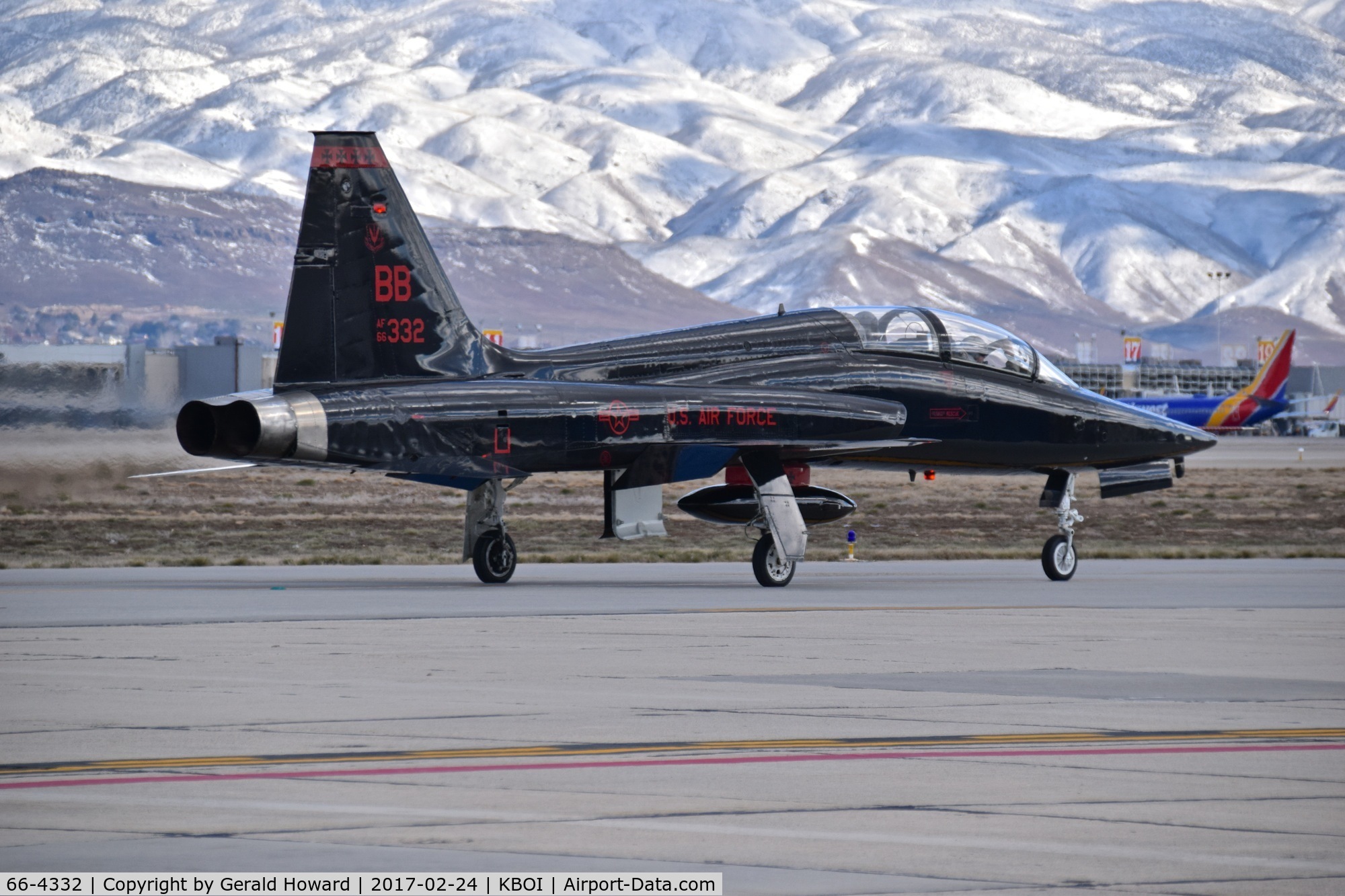 66-4332, 1966 Northrop T-38A Talon C/N N.5908, Taxiing on Bravo for RWY 28L. 9th Recon Wing, Beale AFB, CA.