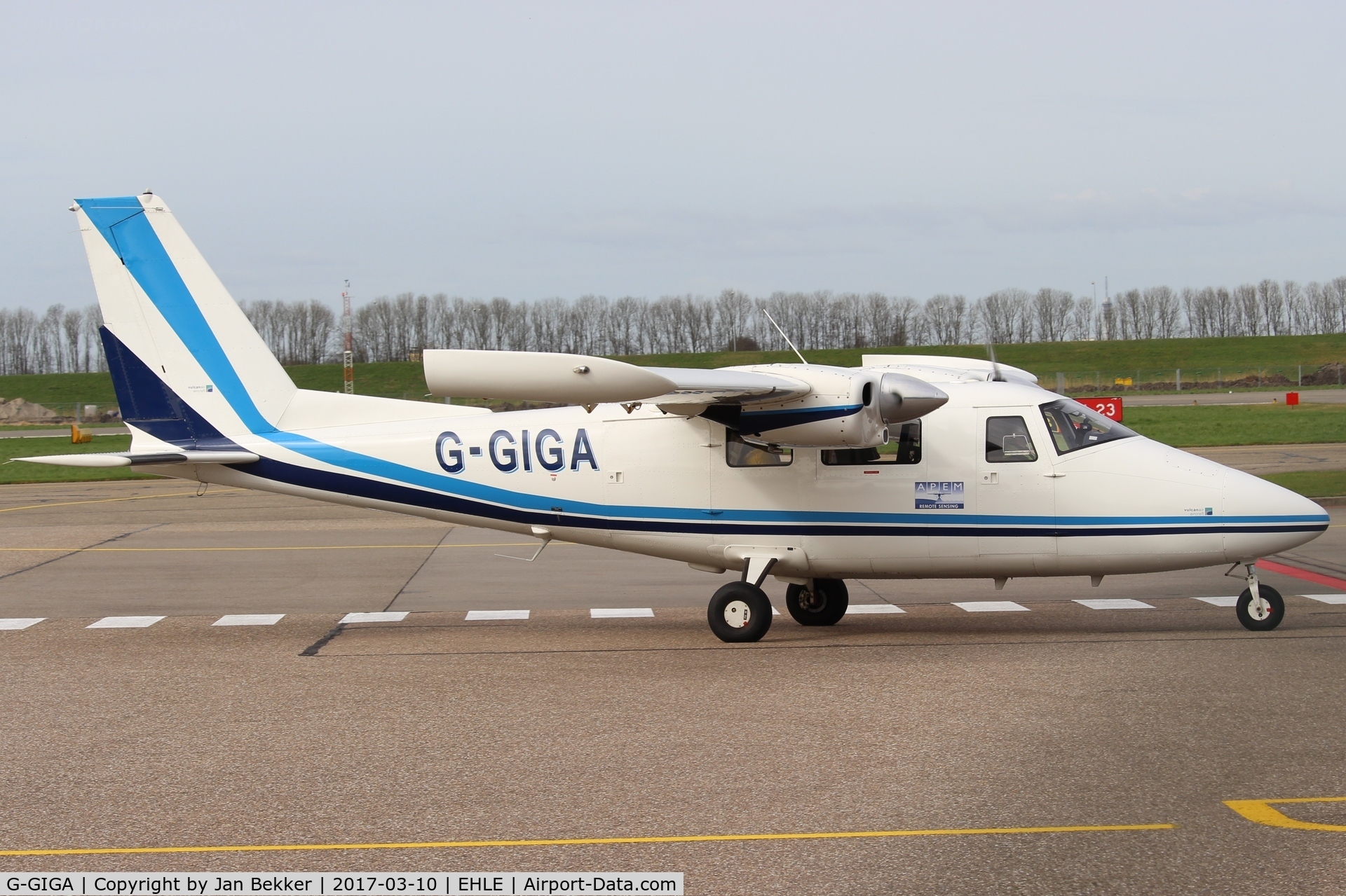 G-GIGA, 2011 Vulcanair P-68C C/N 468/C, Lelystad Airport