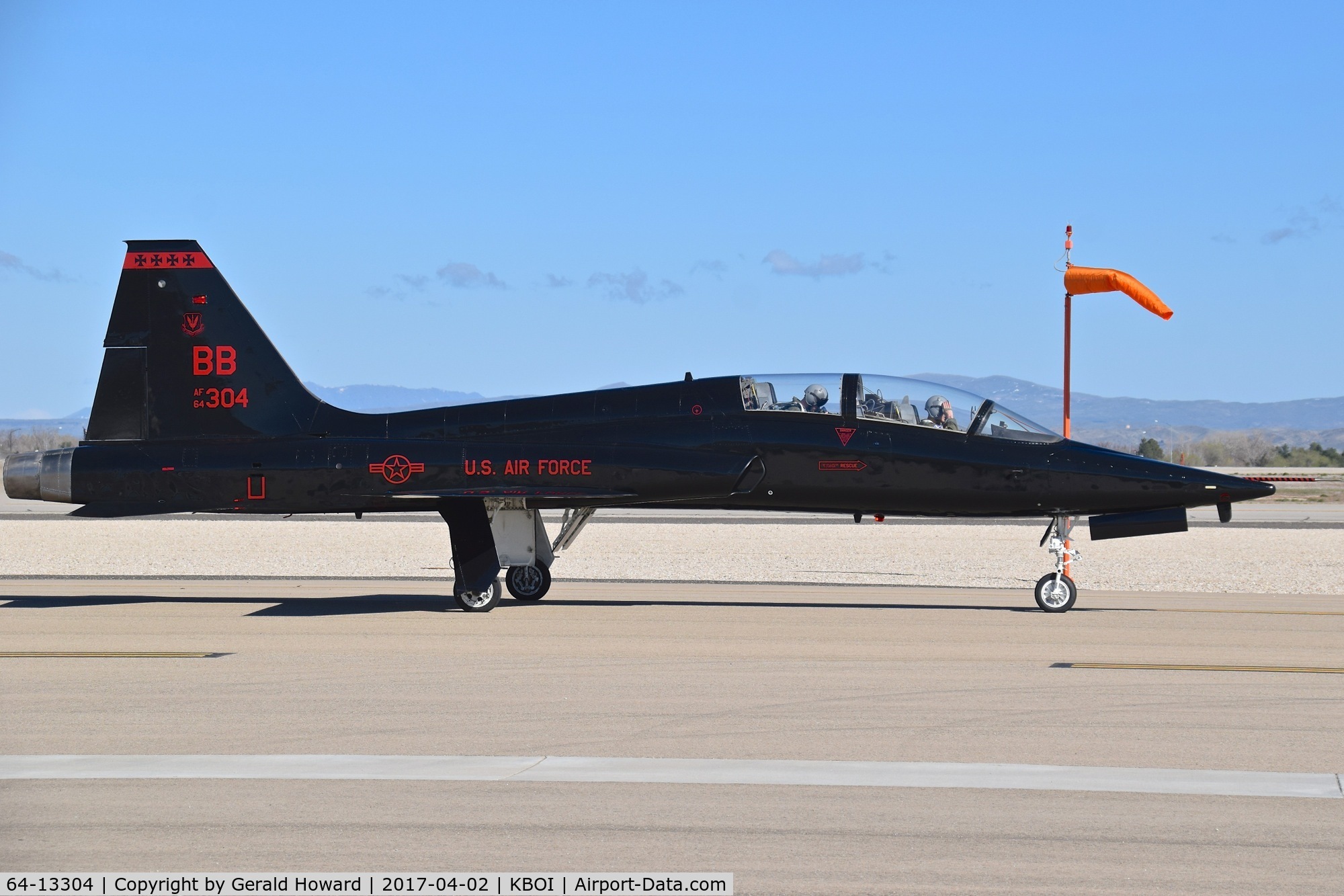 64-13304, 1964 Northrop T-38A Talon C/N N.5733, Taxiing on Kilo to south GA ramp.  9th Recon Wing, Beale AFB, CA.
