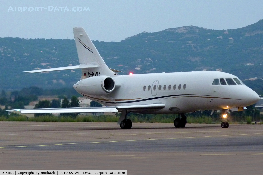 D-BIKA, 2006 Dassault Falcon 2000EX C/N 76, Taxiing