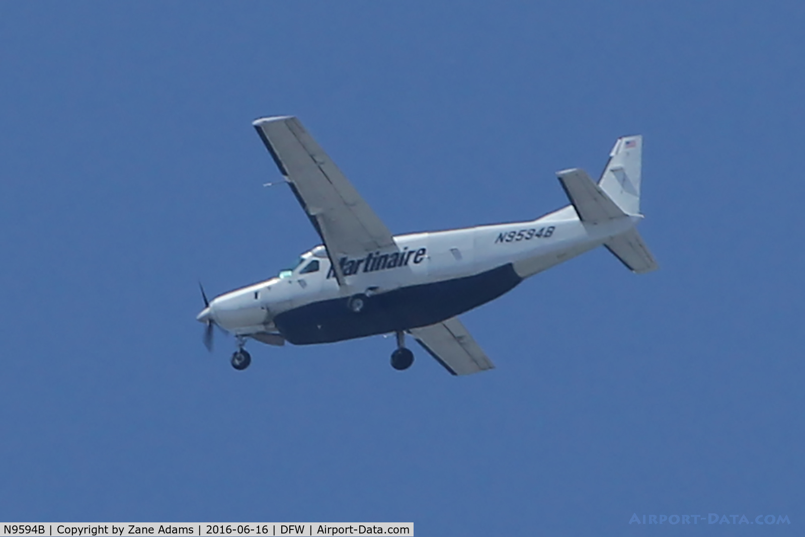 N9594B, 1988 Cessna 208B Grand Caravan C/N 208B0131, Landing at DFW Airport