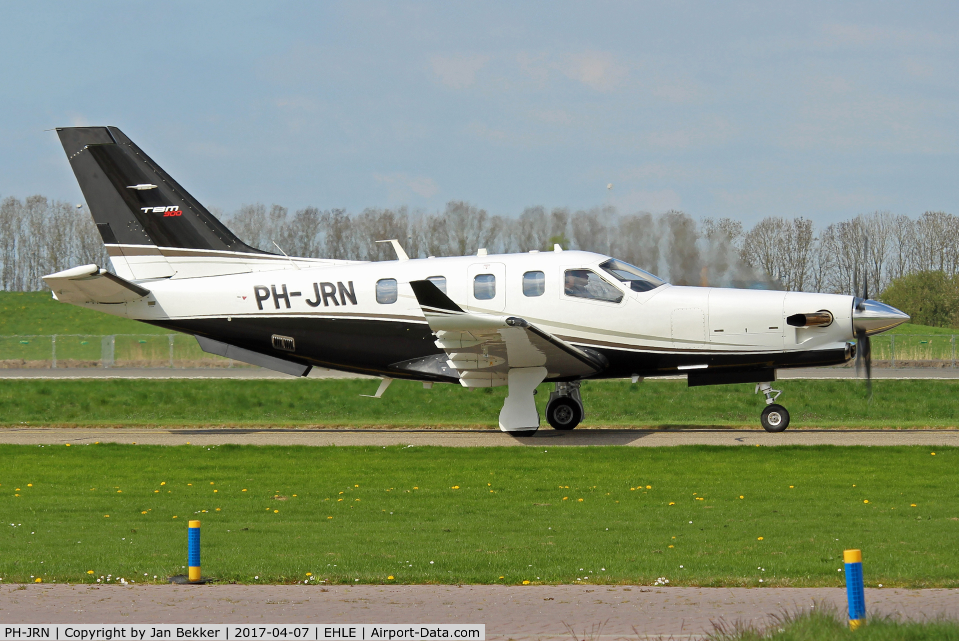 PH-JRN, 2014 Socata TBM-700N (TBM-900) C/N 1028, Lelystad Airport departing to Cambridge