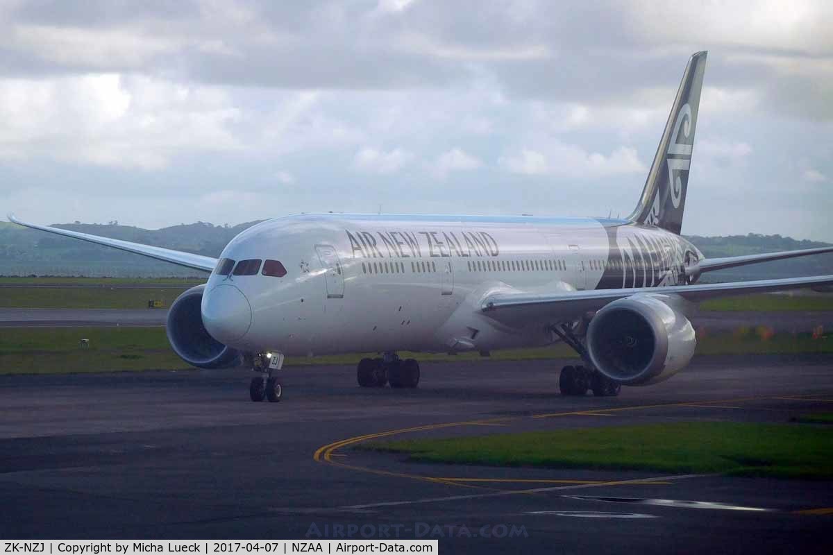 ZK-NZJ, 2015 Boeing 787-9 Dreamliner C/N 37966, At Auckland
