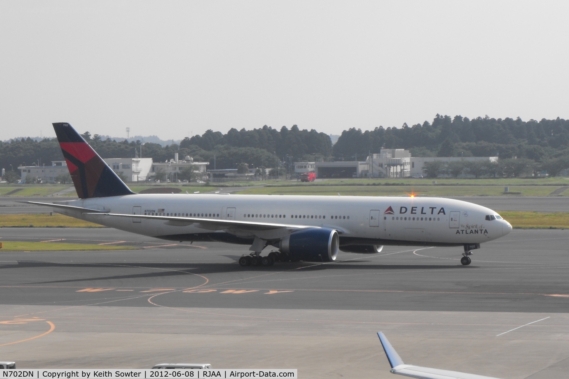 N702DN, 2008 Boeing 777-232/LR C/N 29741, Taxying for departure