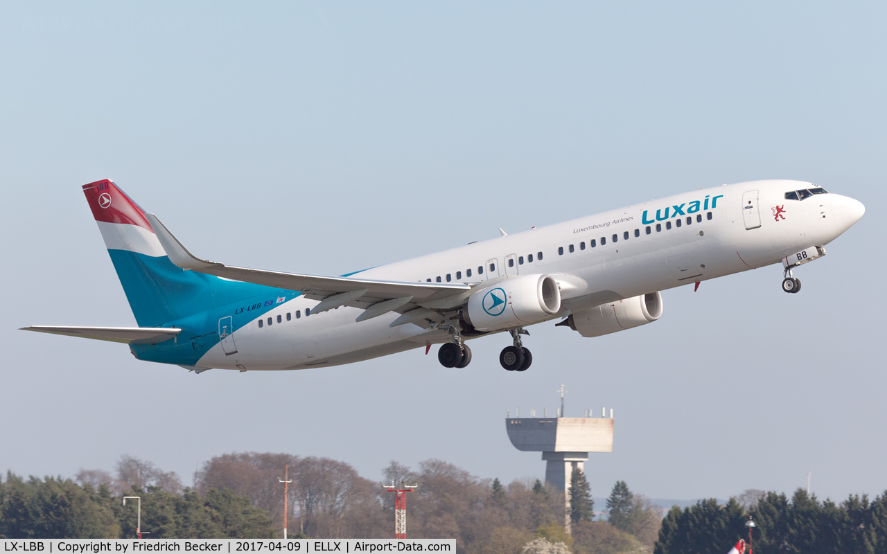 LX-LBB, 2015 Boeing 737-86J C/N 36875, departure via RW24