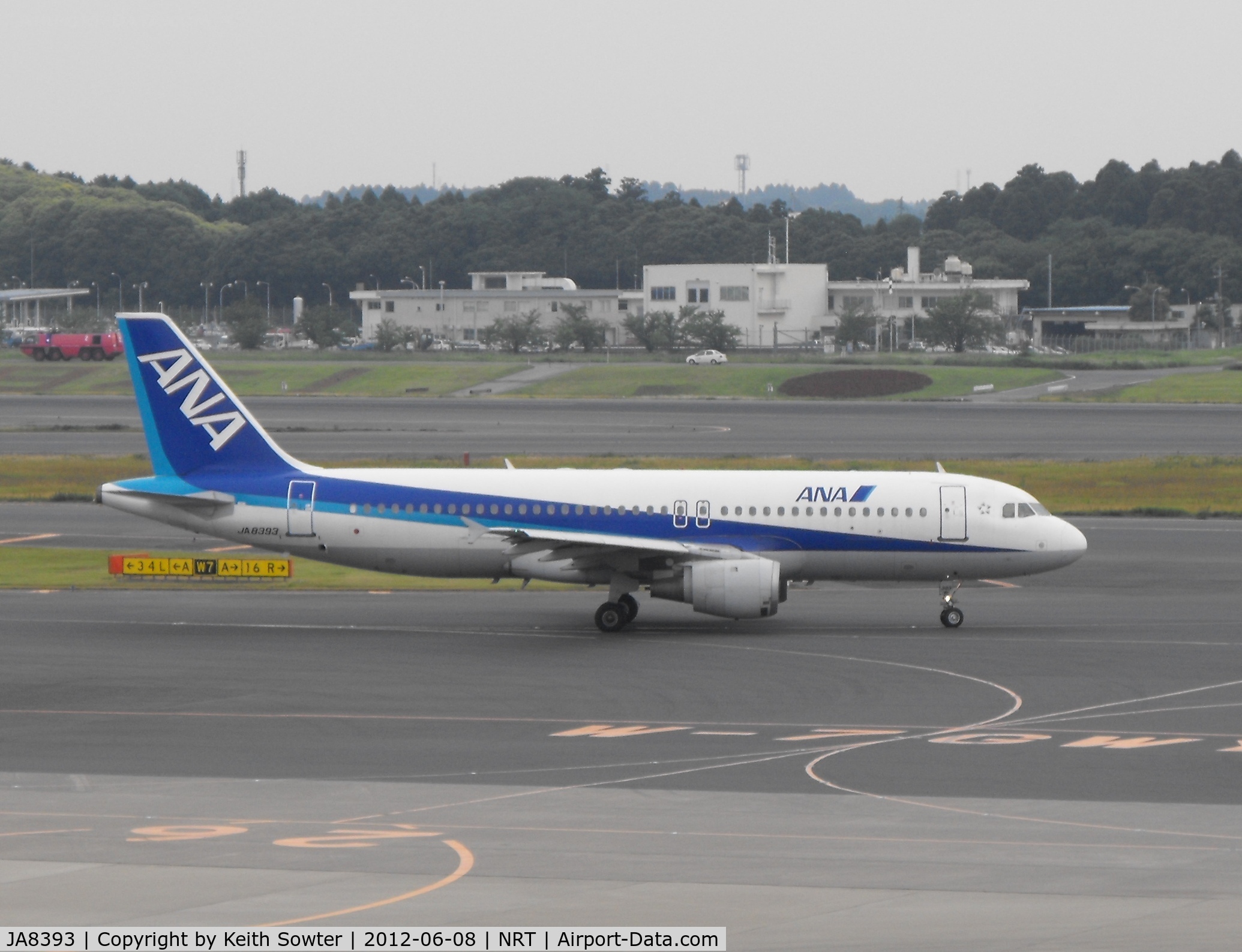 JA8393, Airbus A320-211 C/N 0365, Taxying for departure
