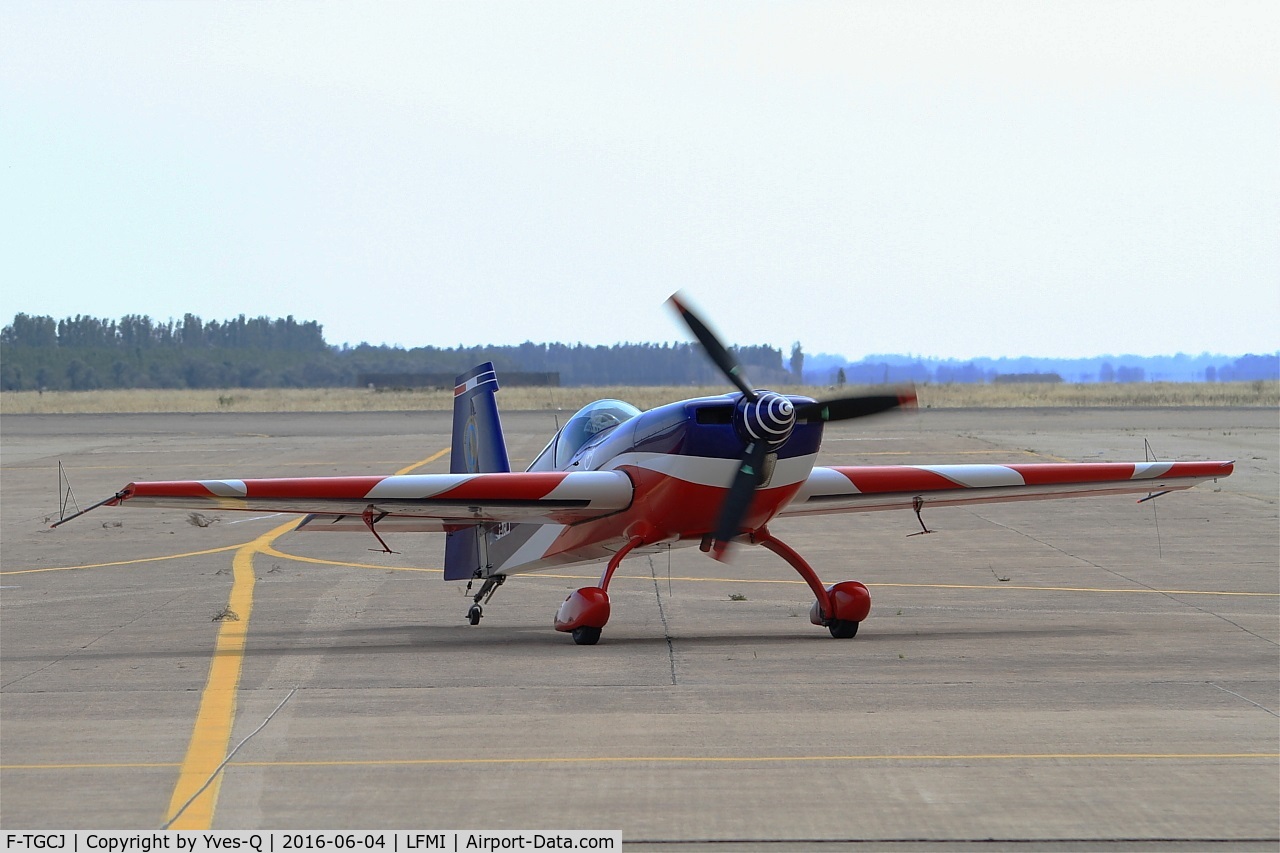 F-TGCJ, Extra EA-330SC C/N 05, Extra EA-330SC, French Air Force aerobatic team, Taxiing to parking area, Istres-Le Tubé Air Base 125 (LFMI-QIE)