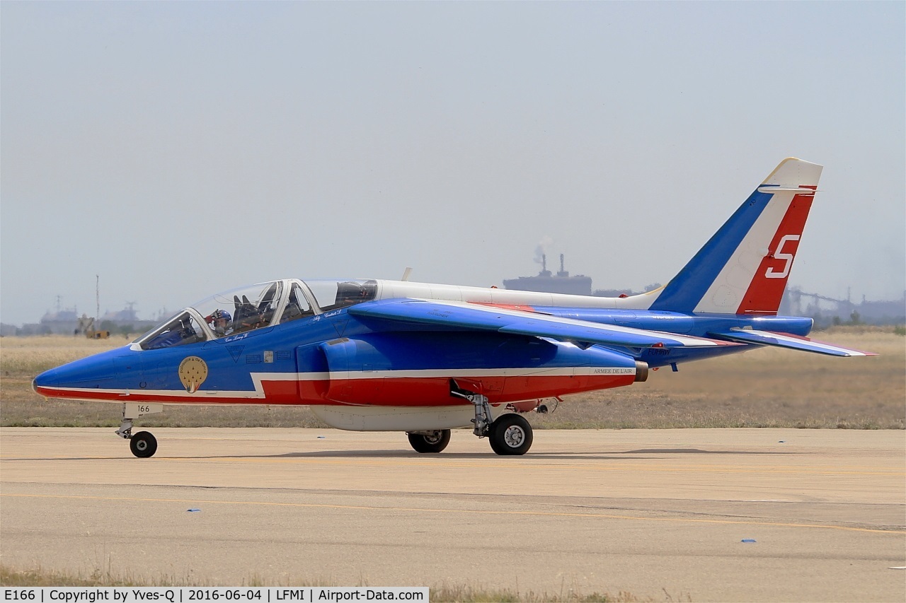 E166, Dassault-Dornier Alpha Jet E C/N E166, Dassault-Dornier Alpha Jet E (F-UHRW), Atos 5 of Patrouille de France 2016, Taxiing to holding point, Istres-Le Tubé Air Base 125 (LFMI-QIE) open day 2016