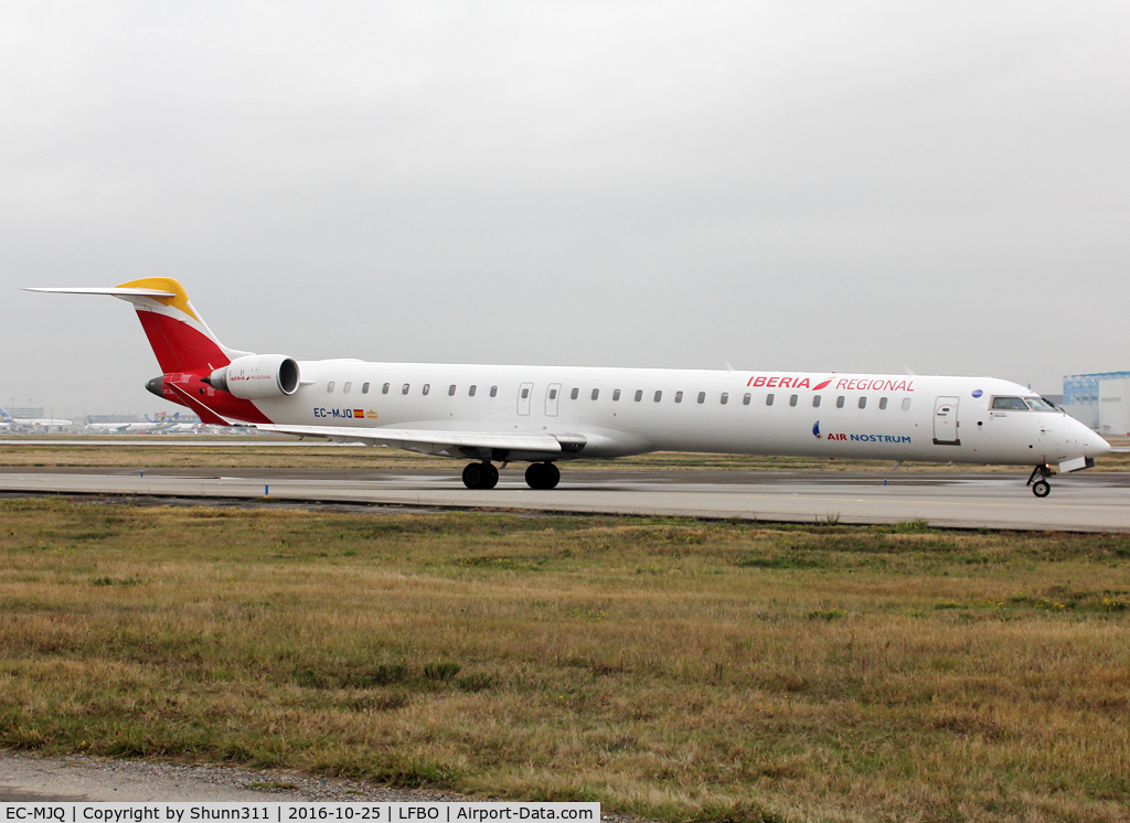 EC-MJQ, 2016 Bombardier CRJ-1000 (CL-600-2E25) C/N 19047, Taxiing holding point rwy 14L for departure