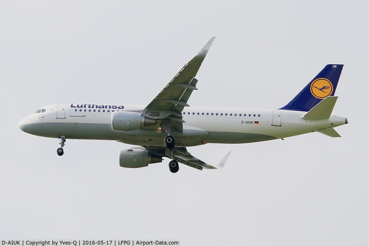 D-AIUK, 2015 Airbus A320-214 C/N 6423, Airbus A320-214, Short approach rwy 27R, Paris-Roissy Charles De Gaulle airport (LFPG-CDG)
