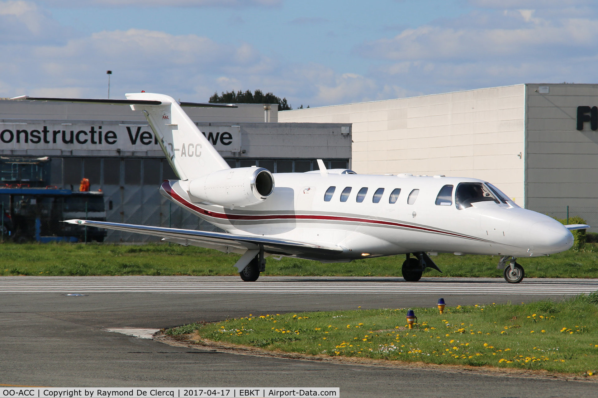 OO-ACC, 2008 Cessna 525A CitationJet CJ2+ C/N 525A-0431, Lining up for take off rwy 06.