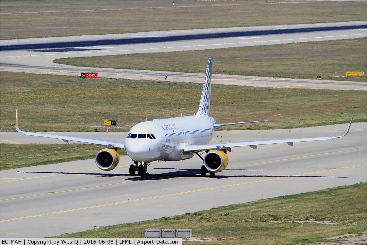 EC-MAH, 2014 Airbus A320-214 C/N 6039, Airbus A320-214, Taxiing to holding point rwy 31R, Marseille-Provence Airport (LFML-MRS)