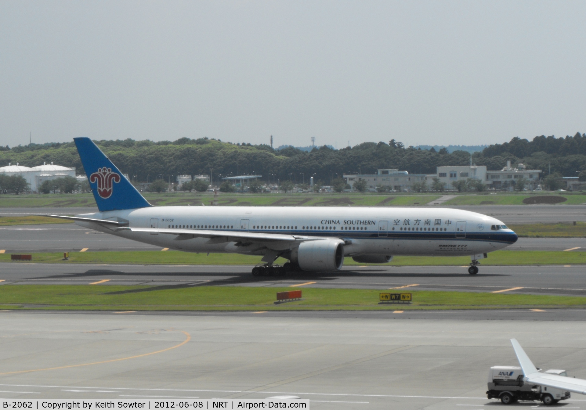 B-2062, 1998 Boeing 777-21B/ER C/N 27606, Taxying for departure